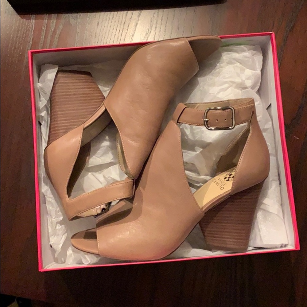 Vince Camuto sandal peep toe booties
